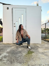 Cargar imagen en el visor de la galería, Mahón con piedras de fantasía Medium