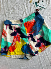 Cargar imagen en el visor de la galería, Colorful Short Small