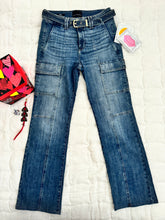 Cargar imagen en el visor de la galería, Jean High Rise Boot Size 6