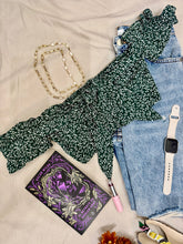 Cargar imagen en el visor de la galería, Green Crop Top XS