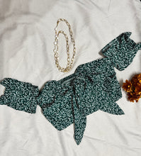 Cargar imagen en el visor de la galería, Green Crop Top XS
