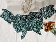 Cargar imagen en el visor de la galería, Green Crop Top XS