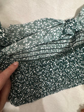 Cargar imagen en el visor de la galería, Green Crop Top XS