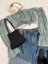 Cargar imagen en el visor de la galería, Green Crop Top XS