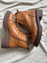 Cargar imagen en el visor de la galería, Aldo Brown Boots (6.5)