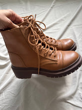 Cargar imagen en el visor de la galería, Aldo Brown Boots (6.5)