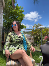 Cargar imagen en el visor de la galería, Tropical Blouse Medium
