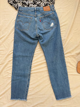 Cargar imagen en el visor de la galería, Levi's Wedgie Jeans Size 27