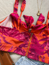 Cargar imagen en el visor de la galería, Tropi Crop Top Medium