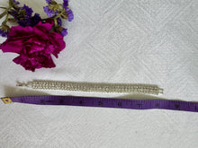 Cargar imagen en el visor de la galería, Pulsera plateada con diamantes