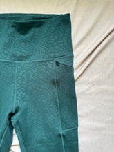 Cargar imagen en el visor de la galería, Green Sport Leggings Medium
