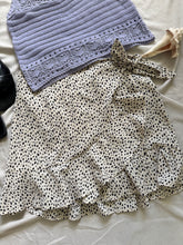 Cargar imagen en el visor de la galería, Vanilla Dots Skirt Large
