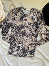 Cargar imagen en el visor de la galería, Horse Creamy Black Top Medium
