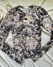 Cargar imagen en el visor de la galería, Horse Creamy Black Top Medium

