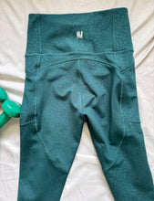 Cargar imagen en el visor de la galería, Green Sport Leggings Medium
