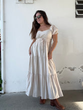 Cargar imagen en el visor de la galería, Creamy Latte Maxi Dress Small
