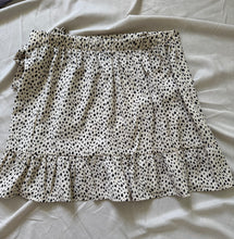 Cargar imagen en el visor de la galería, Vanilla Dots Skirt Large
