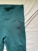 Cargar imagen en el visor de la galería, Green Sport Leggings Medium

