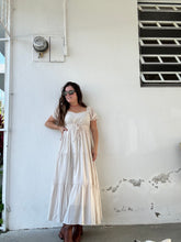 Cargar imagen en el visor de la galería, Creamy Latte Maxi Dress Small
