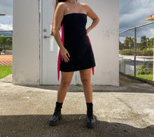 Cargar imagen en el visor de la galería, Strapless Black and Pink Dress (Small)
