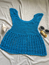 Cargar imagen en el visor de la galería, Blue Handmade Knitted Top Small
