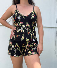 Cargar imagen en el visor de la galería, Floral Black Romper Small Nuevo
