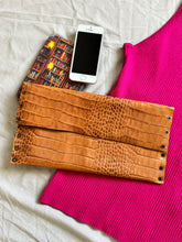 Cargar imagen en el visor de la galería, Envelope Purse
