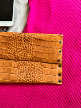 Cargar imagen en el visor de la galería, Envelope Purse
