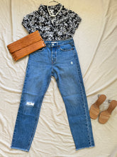 Cargar imagen en el visor de la galería, Levi&#39;s Wedgie Jeans Size 27
