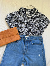 Cargar imagen en el visor de la galería, Levi&#39;s Wedgie Jeans Size 27
