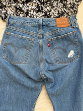 Cargar imagen en el visor de la galería, Levi&#39;s Wedgie Jeans Size 27
