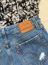 Cargar imagen en el visor de la galería, Levi&#39;s Wedgie Jeans Size 27
