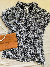 Cargar imagen en el visor de la galería, Blusa Blanca y Negra Small
