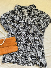 Cargar imagen en el visor de la galería, Blusa Blanca y Negra Small
