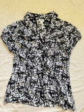 Cargar imagen en el visor de la galería, Blusa Blanca y Negra Small
