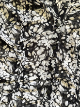 Cargar imagen en el visor de la galería, Blusa Blanca y Negra Small
