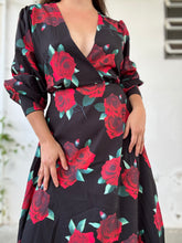 Cargar imagen en el visor de la galería, Retro Roses Dress Large.
