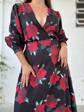 Cargar imagen en el visor de la galería, Retro Roses Dress Large.
