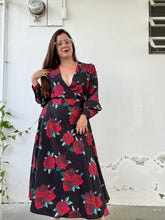 Cargar imagen en el visor de la galería, Retro Roses Dress Large.
