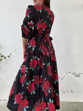 Cargar imagen en el visor de la galería, Retro Roses Dress Large.
