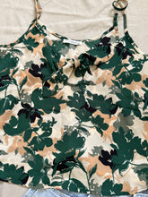 Cargar imagen en el visor de la galería, Floral Top Small
