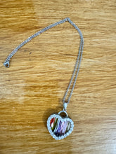 Cargar imagen en el visor de la galería, Color Heart Necklace
