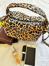 Cargar imagen en el visor de la galería, Animal Print Purse
