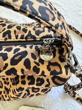 Cargar imagen en el visor de la galería, Animal Print Purse
