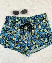 Cargar imagen en el visor de la galería, Floral Short best fit Small
