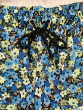 Cargar imagen en el visor de la galería, Floral Short best fit Small
