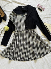 Cargar imagen en el visor de la galería, Black &amp; White Bell Dress (Small)
