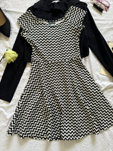 Cargar imagen en el visor de la galería, Black &amp; White Bell Dress (Small)
