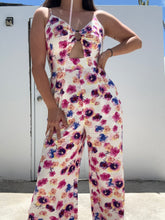 Cargar imagen en el visor de la galería, Floral Jumpsuit Small
