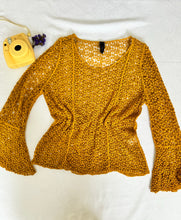 Cargar imagen en el visor de la galería, Crochet Mustard Blouse Small
